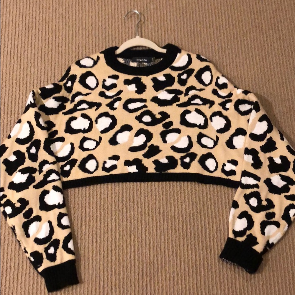 Cropped sweater cheetah print